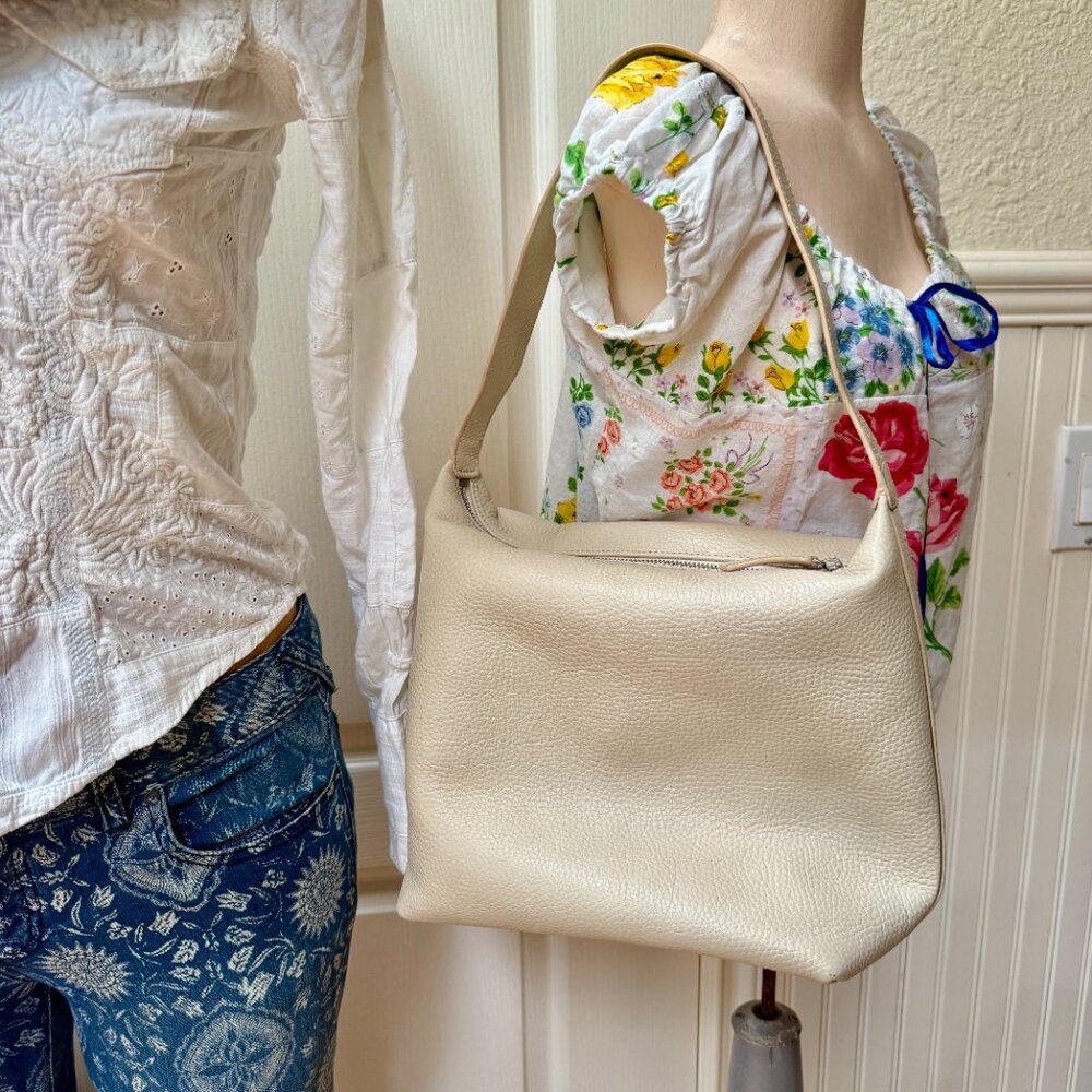 The Horse Daisy Pebble Leather Shoulder Bag Oat - Picture 6 of 12